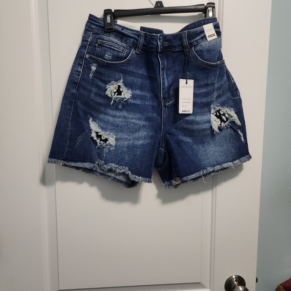 Judy Blue shorts distressed ripped daisy print high waist. Sz 1XL pockets